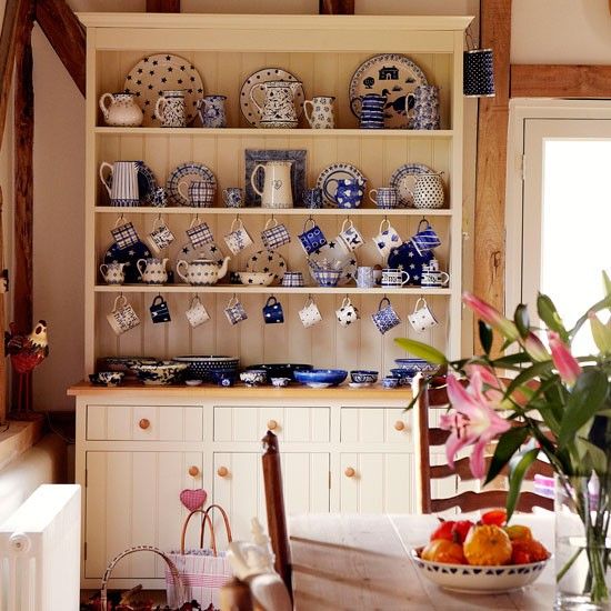 Le credenze vintage, tante idee fai da te per arredare casa la ... Vetrinetta o credenze per cucina