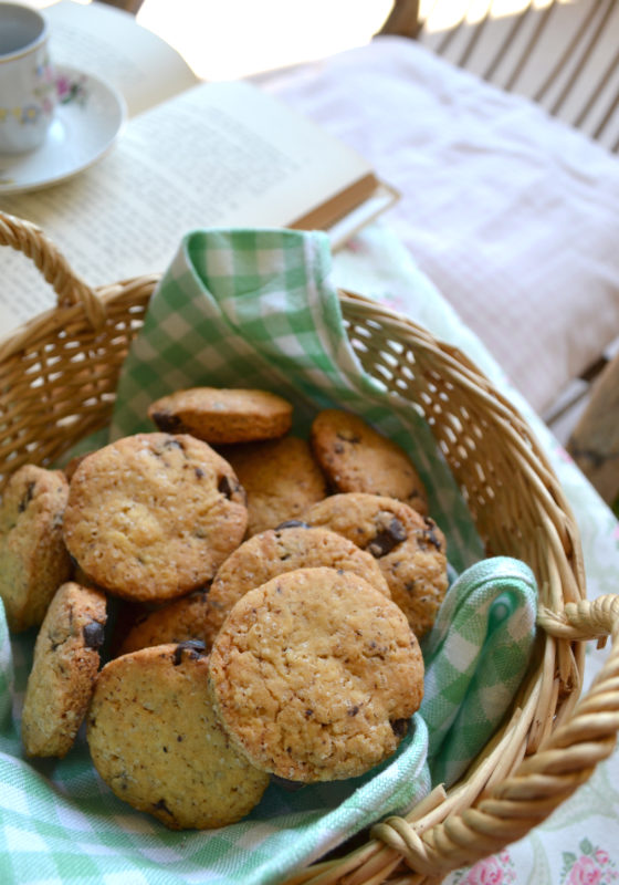 Biscotti integrali con gocce di cioccolato senza burro