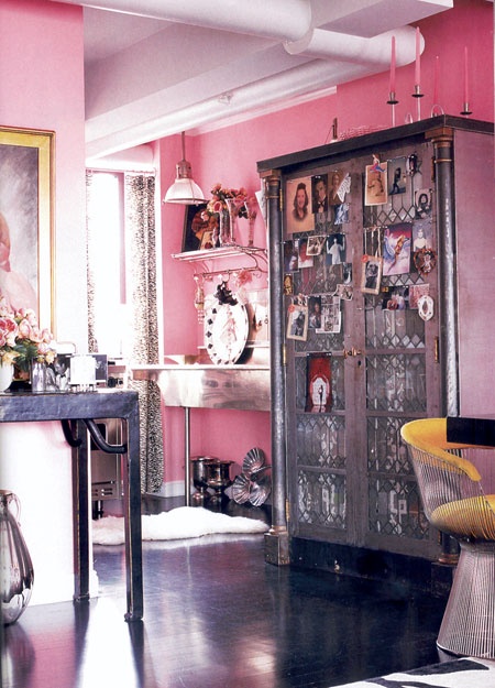 Betsey-Johnson's-pink-home