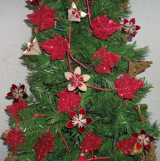 Stella Di Natale Con La Carta Crespa.Decorazioni Natalizie Fai Da Te Con La Carta La Figurina