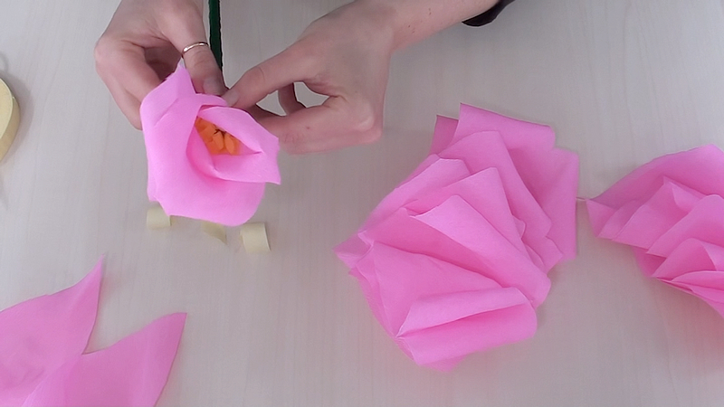 Tutorial Come Fare Delle Rose Giganti Di Carta Crespa