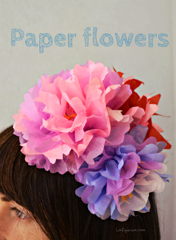cerchietto per capelli con fiori di carta