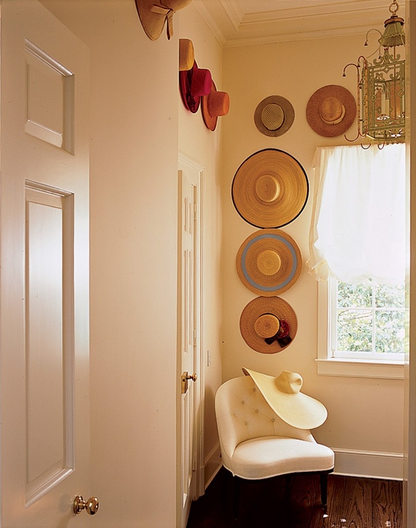 arredare casa con i cappelli di paglia decorativo