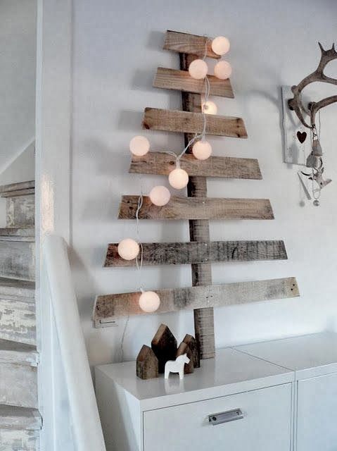decorazioni natalizie in stile nordico albero stilizzato