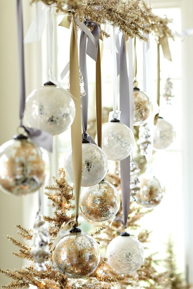 I Colori Natalizi Pi Belli Per Decorare Casa easy-diy-christmas-ornament-centerpiece-for-the-perfect-tablescape