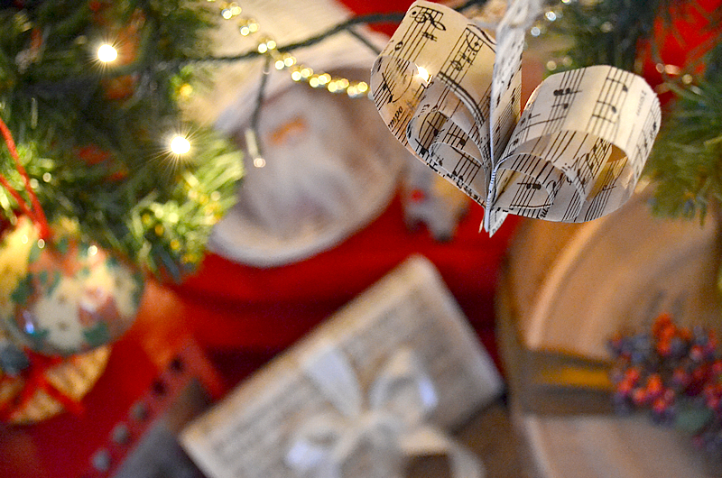 addobbi natalizi con note musicali cuore