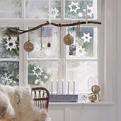 decorazioni natalizie in stile nordico finestre
