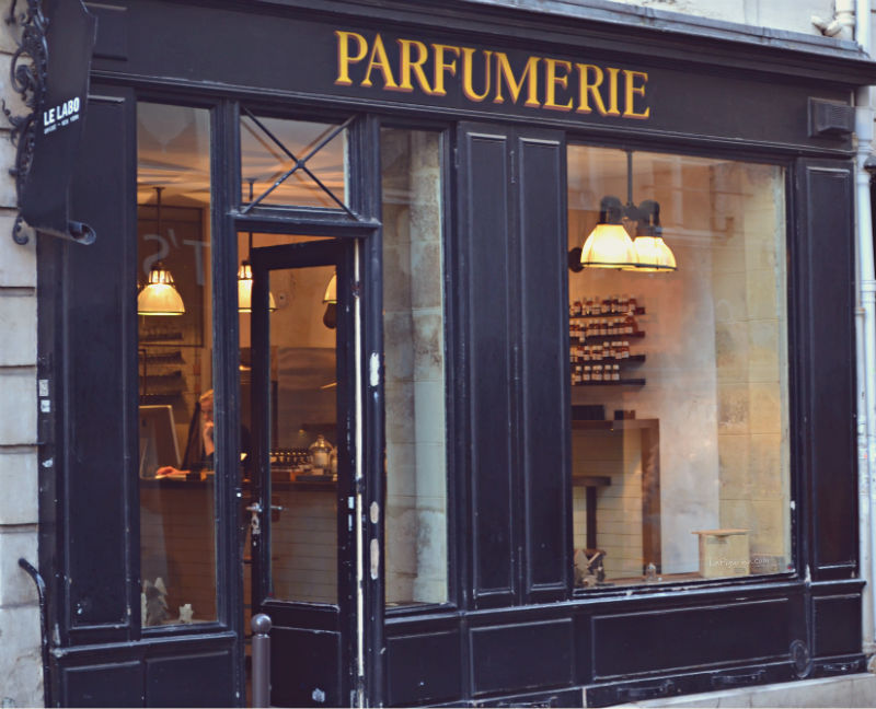 parigi e i negozi profumeria