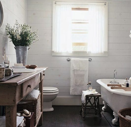 bagno in stile country arredamento