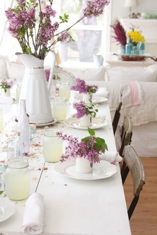 decorare la tavola di primavera fiori lilla