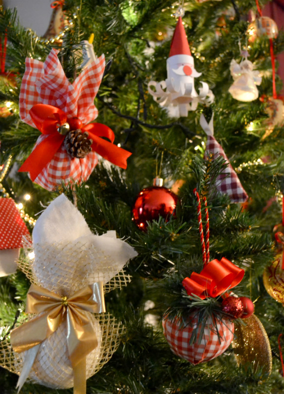 Come Creare Palline Di Natale Con Foto.Come Fare Delle Palline Di Stoffa Per L Albero Di Natale