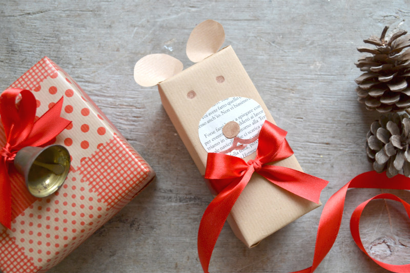 come decorare un pacco regalo carta pacco