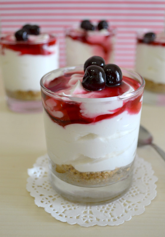 mousse allo yogurt e amarene