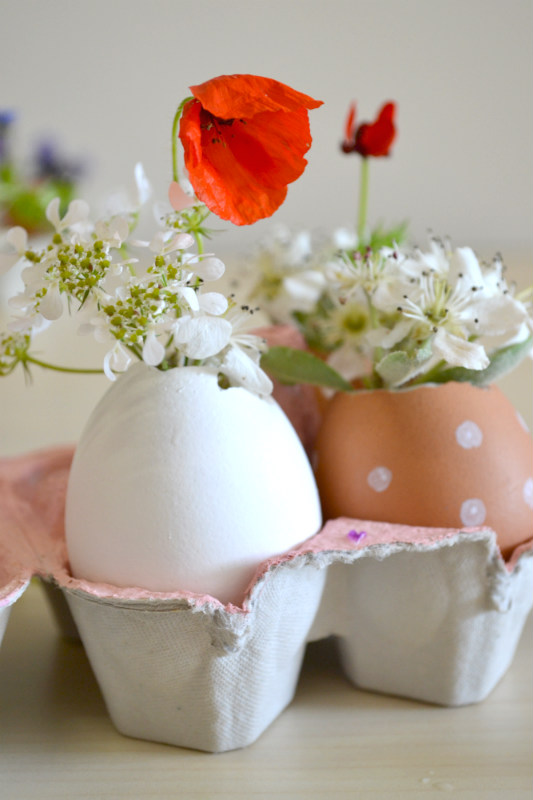 decorazioni fai da te con fiori e uova papaveri