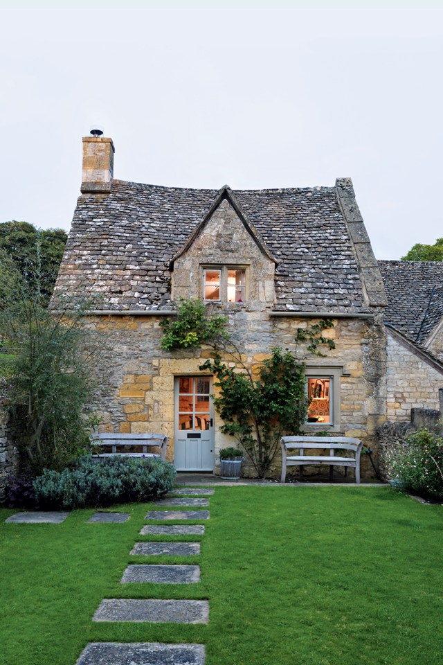 Cottage inglese, un home tour virtuale tra le pareti in pietra del Mullions