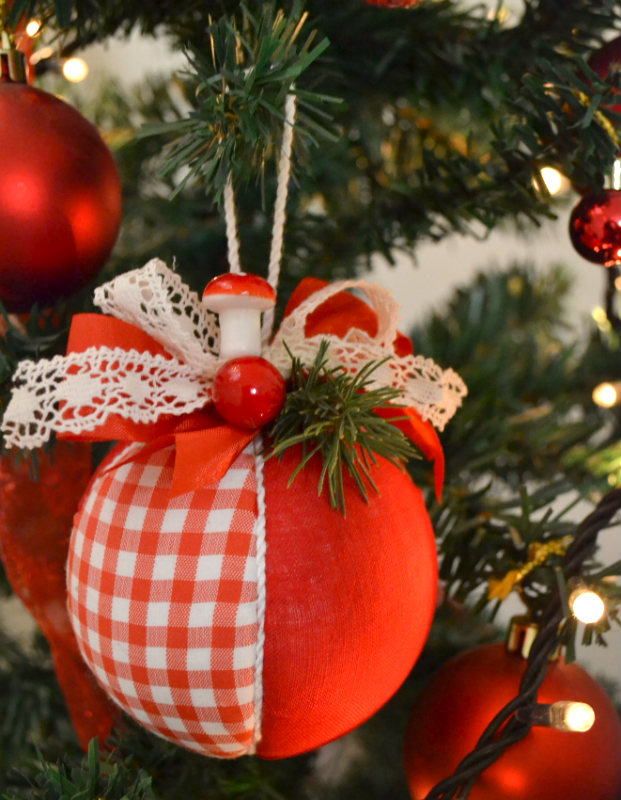 Creare Palline Di Natale Con Foto.Come Fare Delle Palline Natalizie Con La Stoffa Tutorial