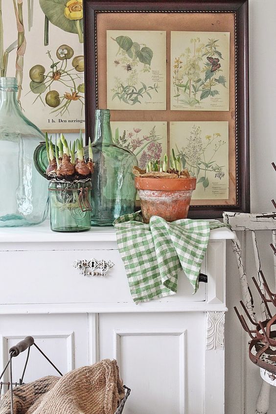 Ecco come realizzare rami decorativi per un tocco shabby chic alla tua casa   Decorazioni vegetali, Lampadario in rami di legno, Idee per decorare la  casa