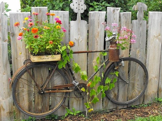 giardino in stile cottage bicicletta