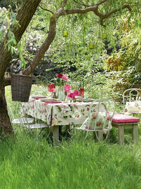 giardino in stile cottage tavolo