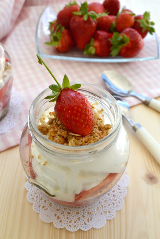 dessert con fragole e crema al mascarpone