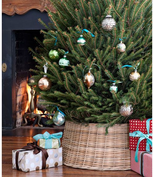 decorare la base dell'albero di Natale
