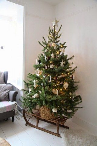 decorare la base dell'albero di Natale fai da te