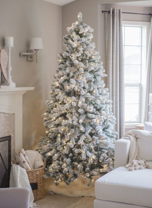 Albero Di Natale Innevato.Come Addobbare Un Albero Di Natale Innevato La Figurina