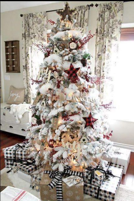albero di Natale innevato country