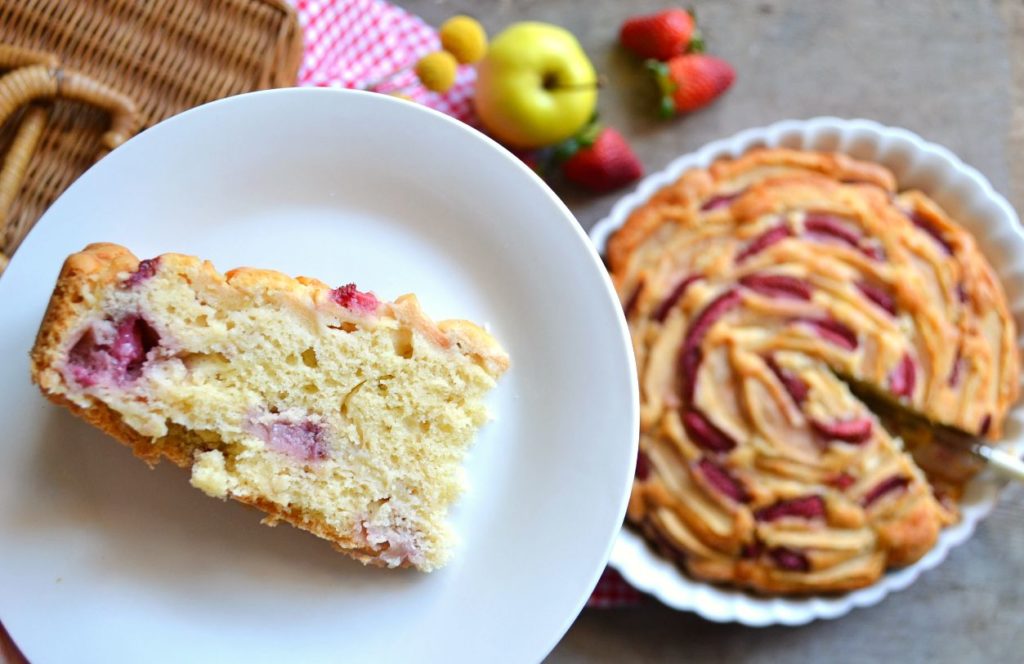 torta di mele e fragole