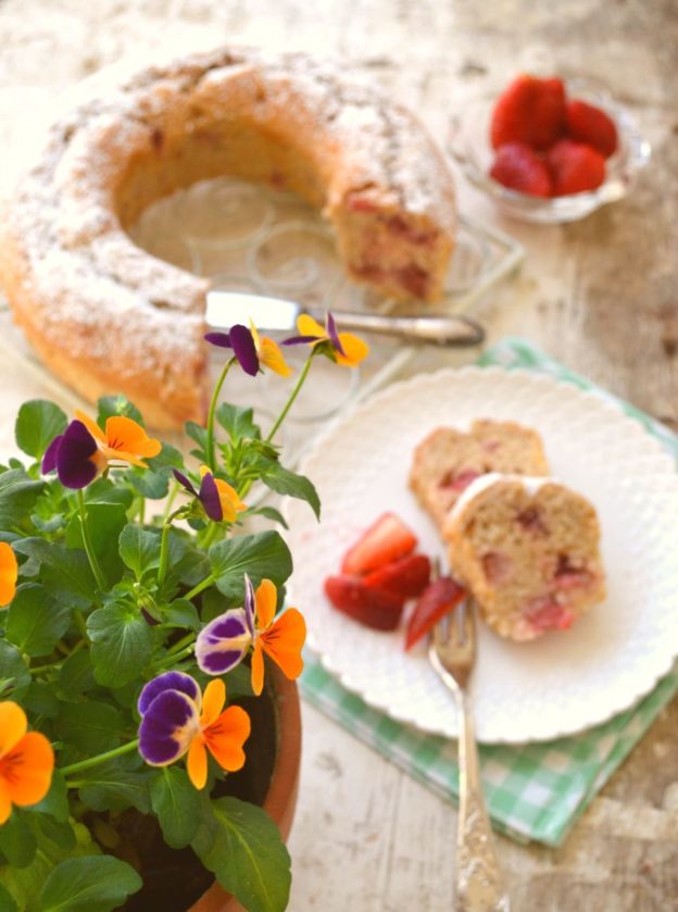 Ciambella light con fragole e cardamomo ingredienti