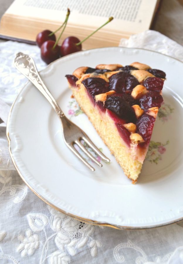 Torta di ciliegie le figurina