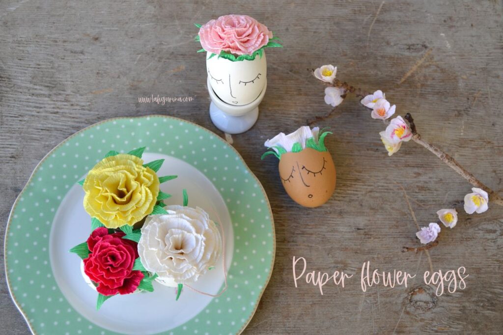 decorazioni di Pasqua con le uova fiori di carta