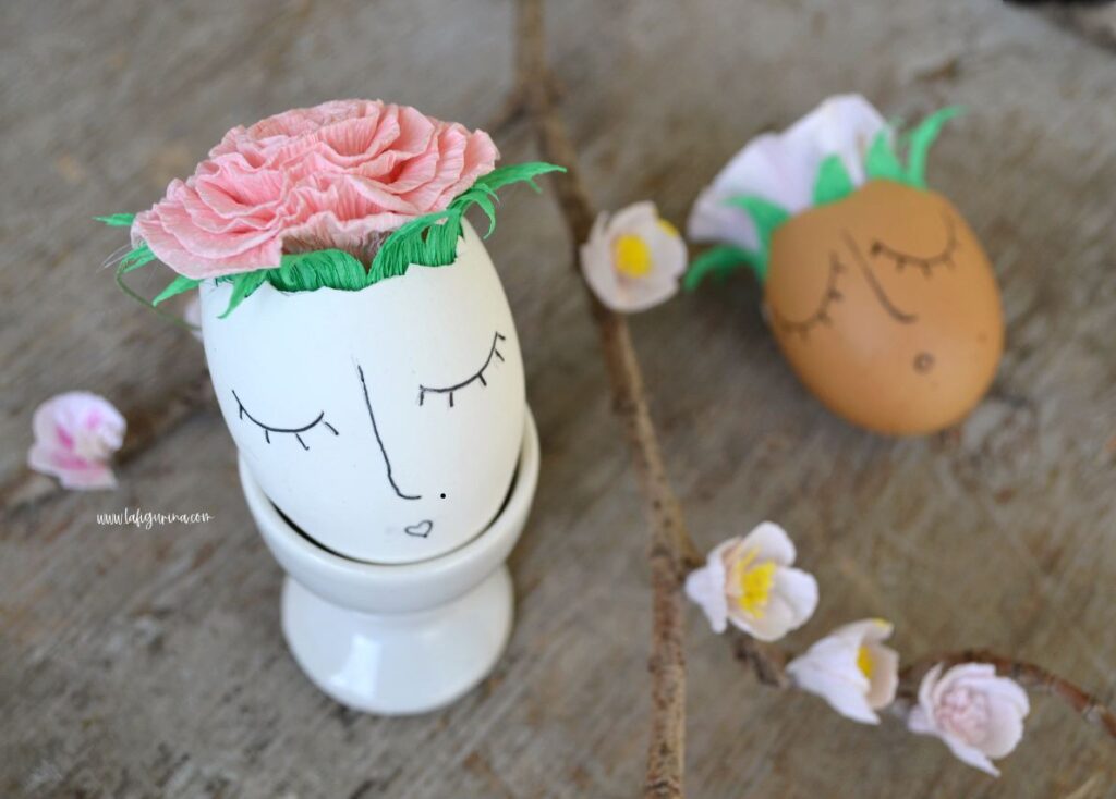 decorazioni di Pasqua con le uova segnaposto