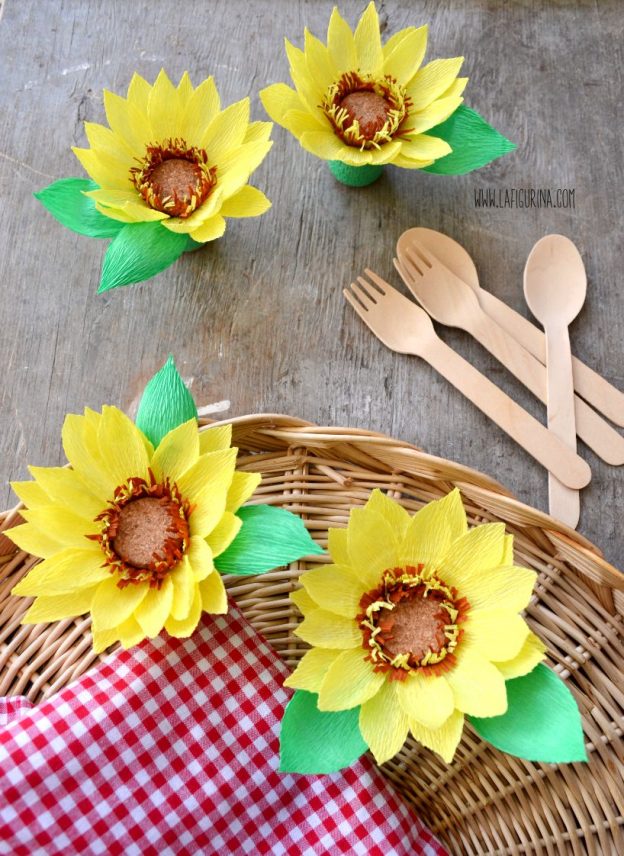 girasoli di carta con tappi di sughero riciclati