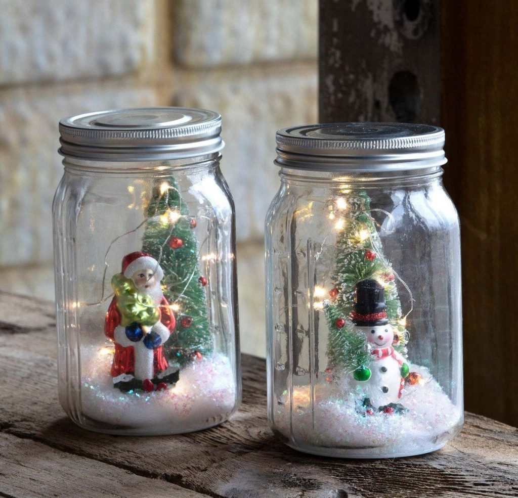 Decorazioni natalizie ecosostenibili con barattoli di vetro