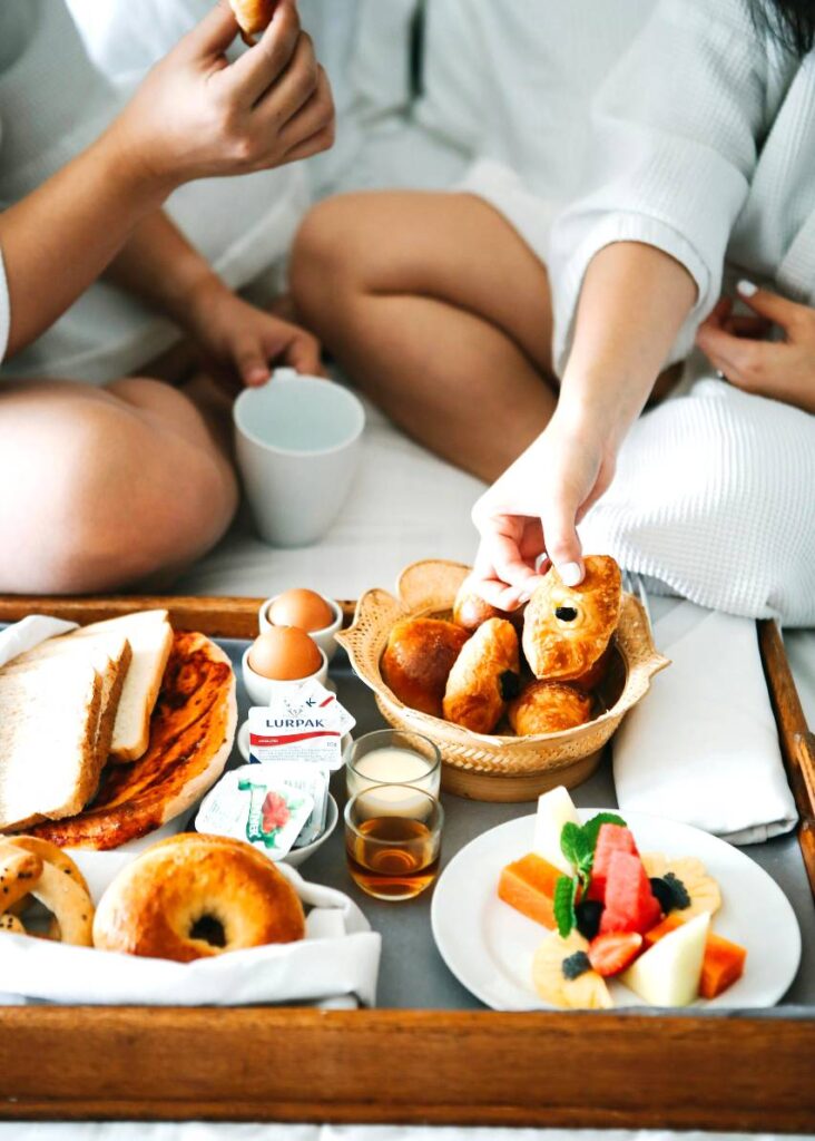 festa della mamma prepara una colazione a letto