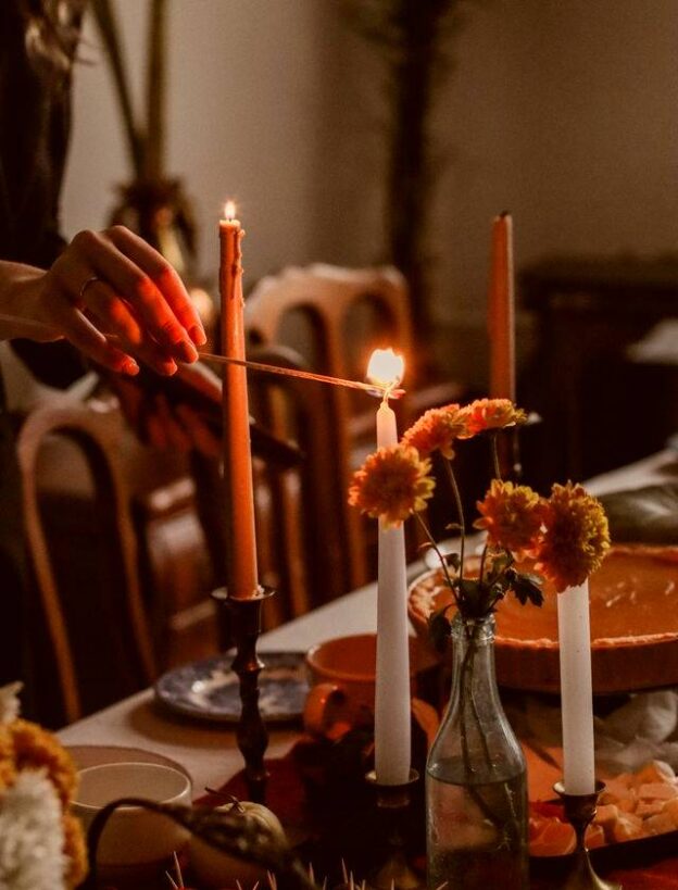 piegare i tovaglioli per la tavola di Halloween tutorial